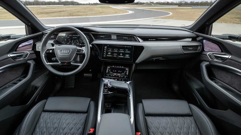 AUDİ E-TRON VİDEO İZLEME USB’DEN HAREKET HALİNDE VİDEO İZLEYEBİLME