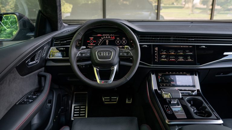 AUDİ RSQ8 VİDEO İZLEME USB’DEN HAREKET HALİNDE VİDEO İZLEYEBİLME